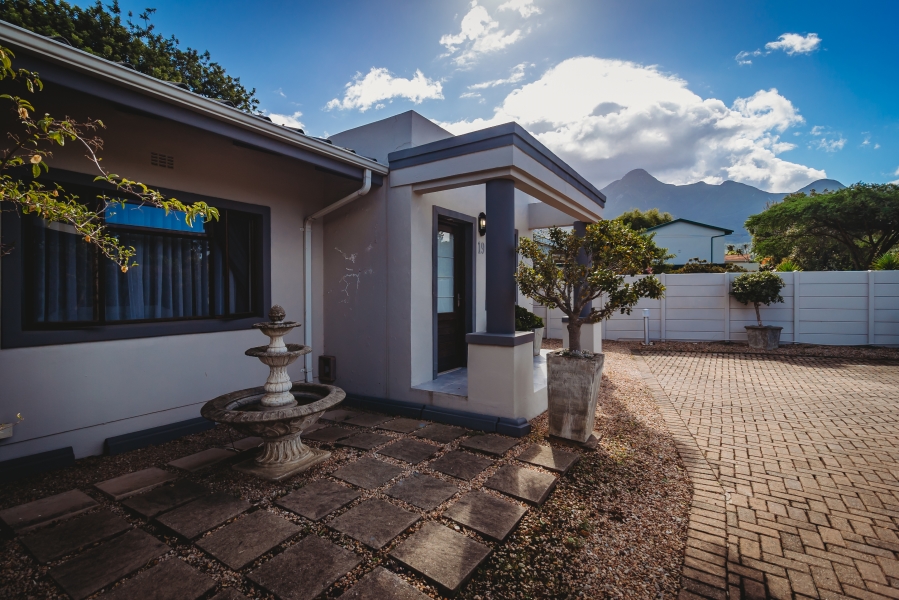 4 Bedroom Property for Sale in Heatherlands Western Cape
